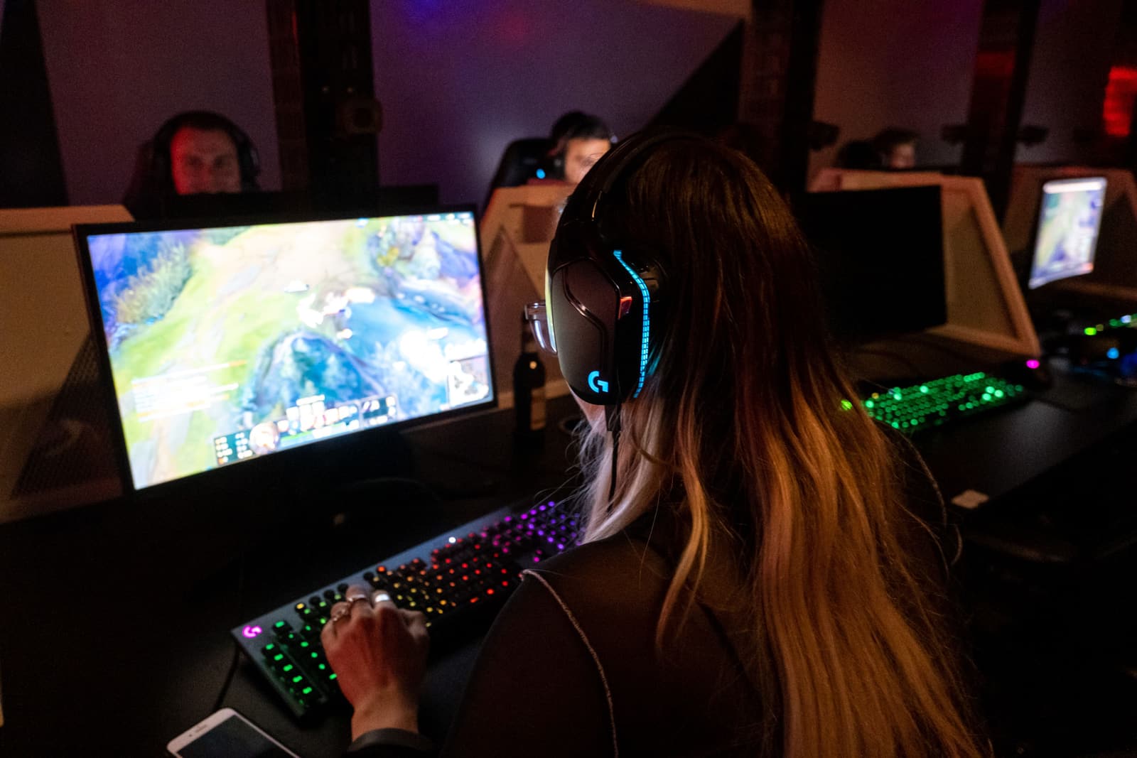 Crowd at a LAN tournament night at LVL