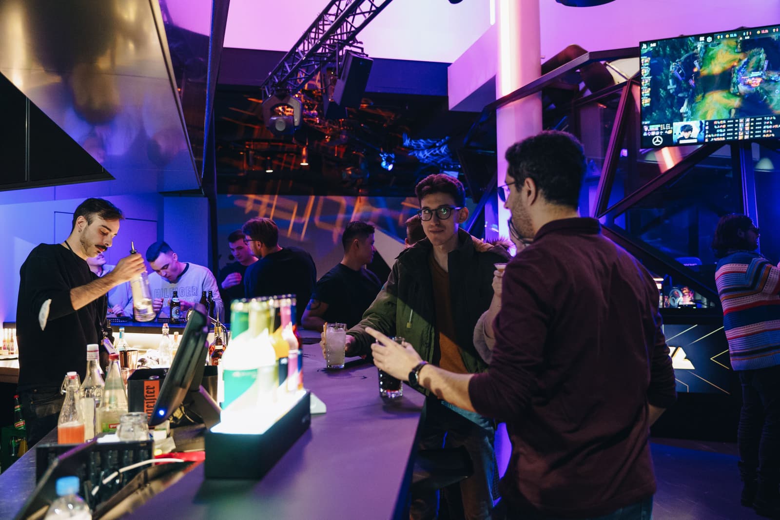 Saturday night crowd at LVL