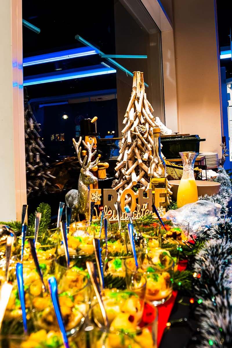 Festive "Frohe Weihnachten" decor with wooden ornaments